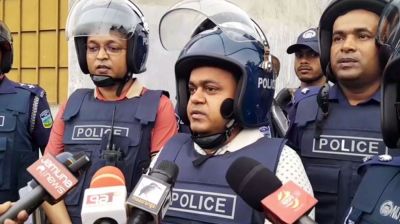 নেত্রকোণার সেই বাড়িতে কাউকে পাওয়া যায়নি, উদ্ধার অস্ত্র ও হ্যান্ডকাফ