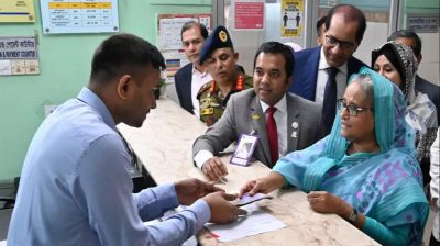 গাজীপুরে কেপিজে হাসপাতালে স্বাস্থ্য পরীক্ষা করালেন প্রধানমন্ত্রী