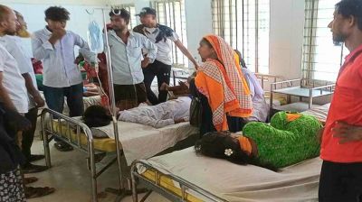 স্কুলে ঢুকে ৪ শিক্ষার্থীকে কুপিয়ে আহত করলেন নারী