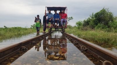 কুলাউড়ায় রেললাইনে পানি