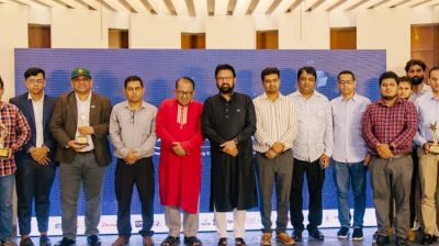 সাংবাদিক ও গুণীজনদের পুরস্কার দিলো ডিজিটাল মিডিয়া ফোরাম