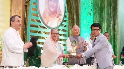 অফিসে ছাদ বাগান করে জাতীয় পুরস্কার পেলেন মাগুরার জেলা প্রশাসক