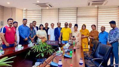 পররাষ্ট্রমন্ত্রীর সঙ্গে শিল্পী সমিতির নেতাদের সাক্ষাৎ