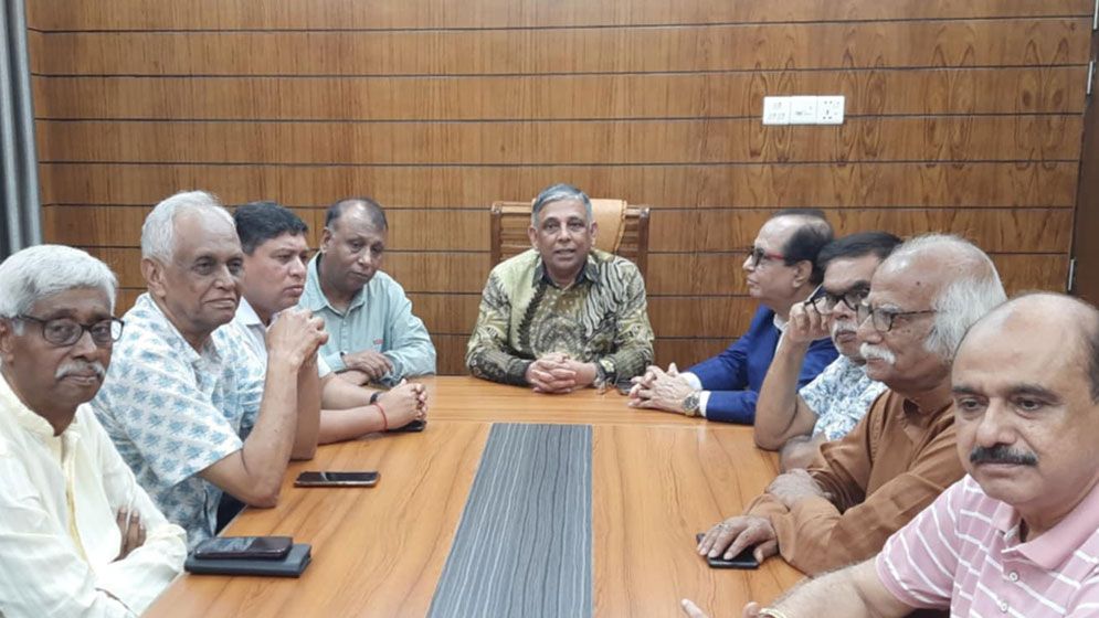 বাহাউদ্দিন নাছিমের সঙ্গে হিন্দু সম্প্রদায়ের নেতৃবৃন্দের মতবিনিময়