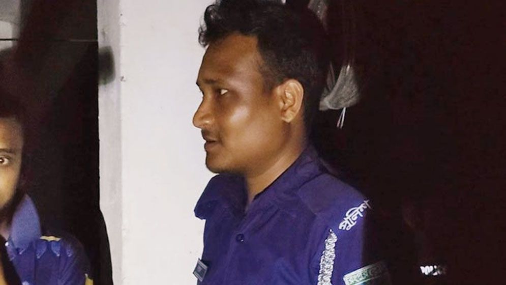 ৪৩ লাখ টাকা ছিনতাইকালে ধরা পড়লেন ২ পুলিশ সদস্য