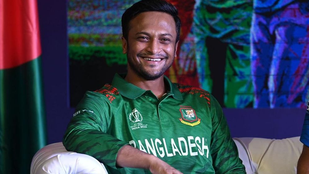 আবারো শীর্ষে সাকিব