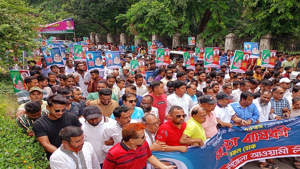 আ.লীগের প্লাটিনাম জয়ন্তী: সোহরাওয়ার্দী উদ্যানে নেতাকর্মীদের ঢল