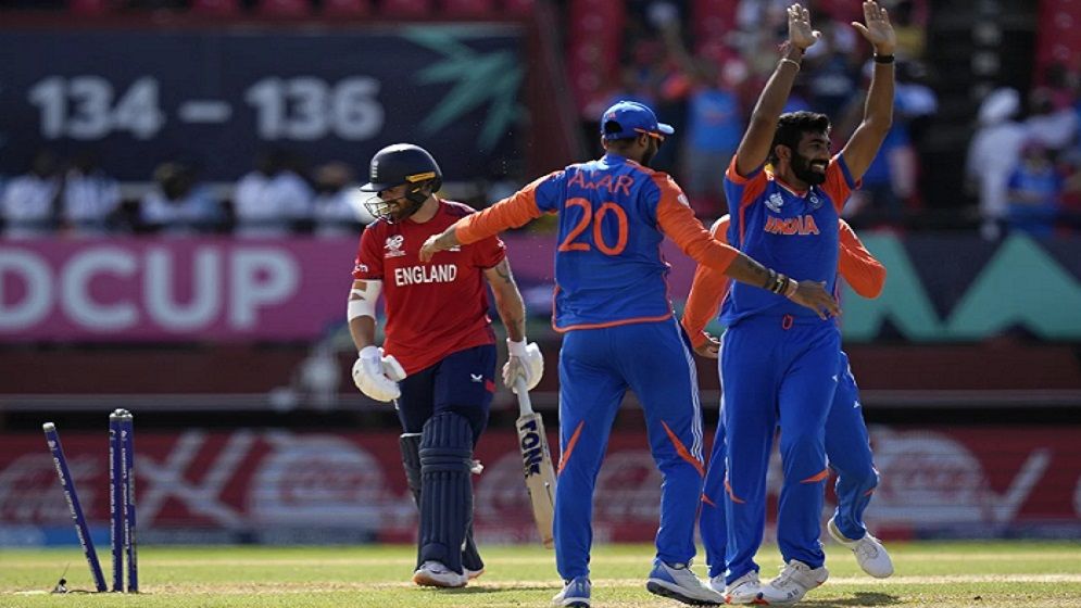 ইংল্যান্ডকে উড়িয়ে ফাইনালে ভারত