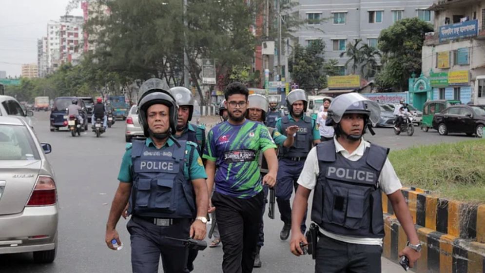 রাজধানীতে বিক্ষোভকারীদের পুলিশের লাঠিপেটা, আটক যত