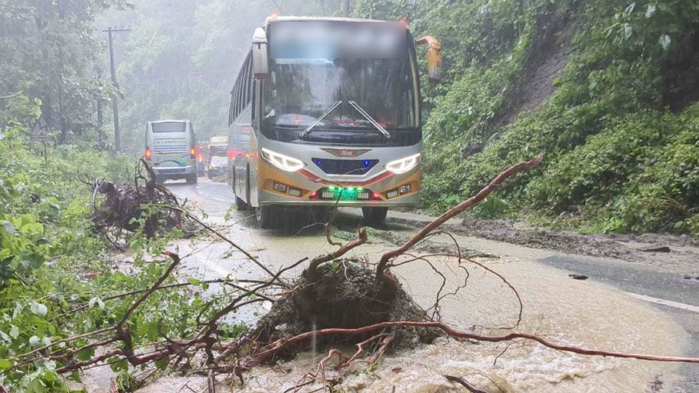 ৪ ঘণ্টা পর খাগড়াছড়িতে যান চলাচল স্বাভাবিক