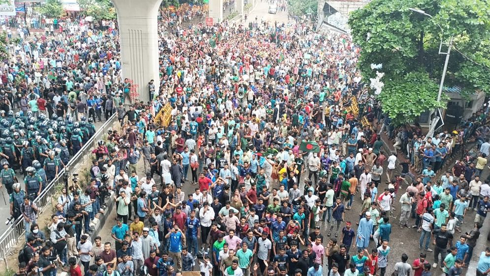 আন্দোলনকারীদের উদ্দেশে পুলিশের বার্তা, ‘লক্ষ্মী ভাই, আল্লাহর ওয়াস্তে ঘরে ফিরে যাও’