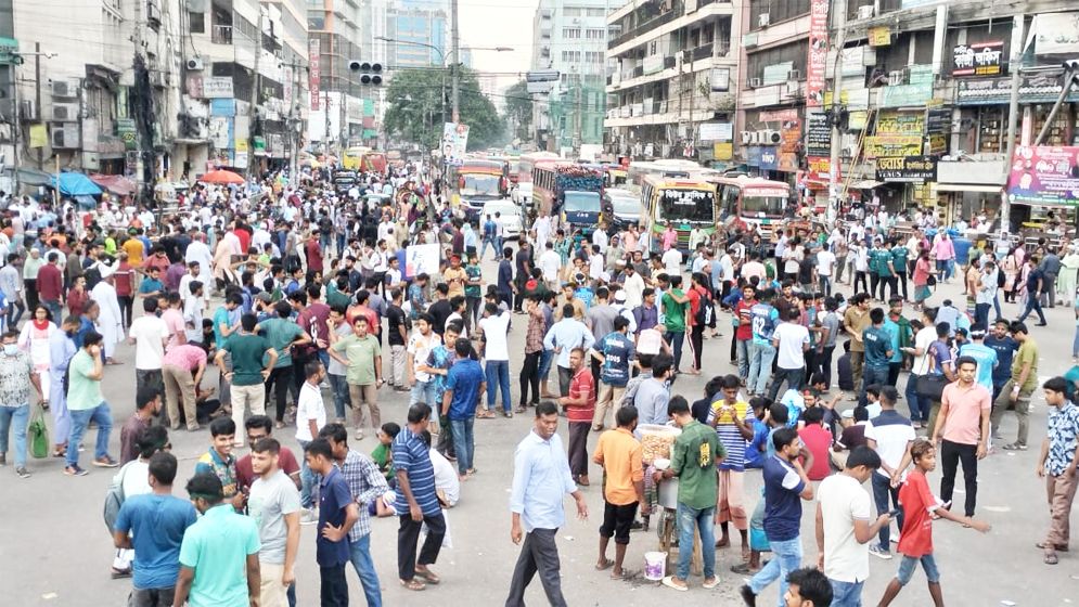 কোটাবিরোধীদের দখলে রাজধানীর গুরুত্বপূর্ণ সড়ক