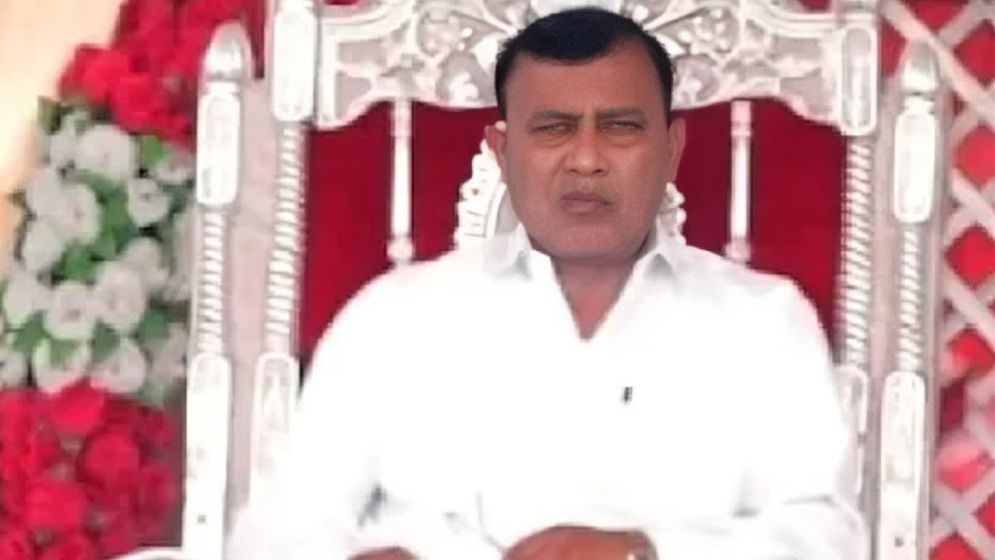 বেরিয়ে আসছে সেই ধর্মগুরু ‘ভোলেবাবা’র থলের বিড়াল