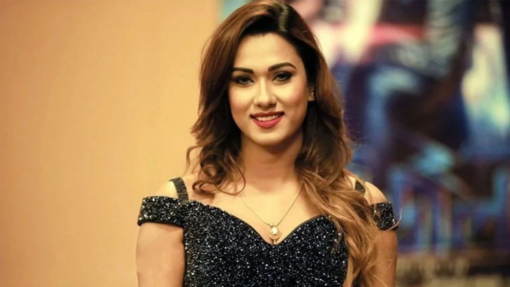 চুরি ও মারপিট: চিত্রনায়িকা ববির পাল্টা মামলা