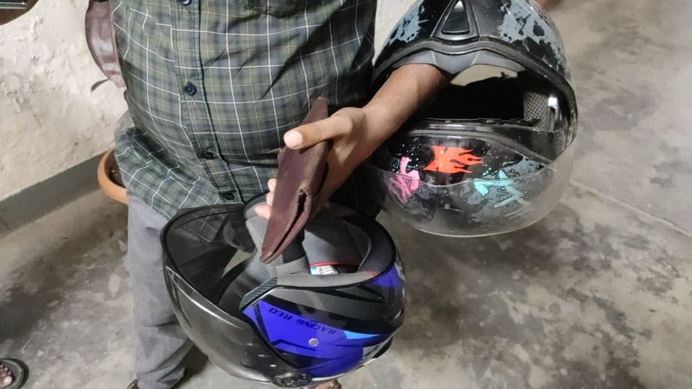 ঢাবির জহুরুল হক হলে অভিযান, দুটি হেলমেট জব্দ