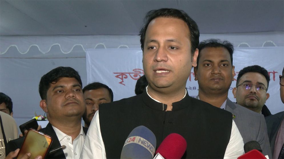 ফি হাজার গুণ বেশি: ইংলিশ মিডিয়াম স্কুলের ওপর শিক্ষামন্ত্রীর ক্ষোভ