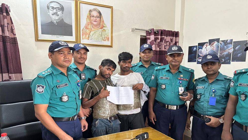 রাজধানীতে ৪ কেজি গাঁজাসহ আটক ২
