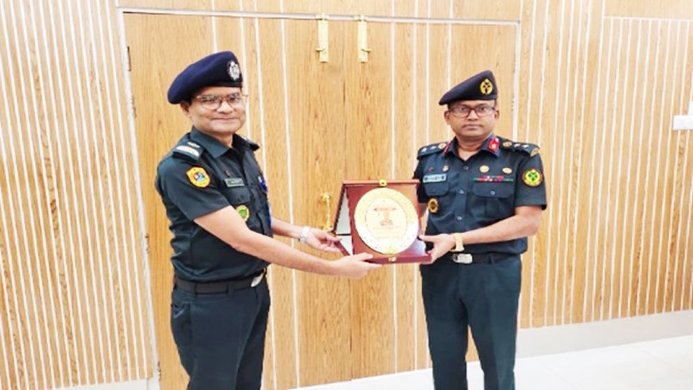 শুদ্ধাচার পুরস্কার পেলেন পটুয়াখালীর জেল সুপার
