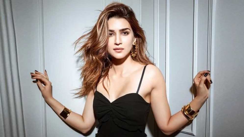 ‘সকালে উঠে দেখব তিনিও আদর করছেন’