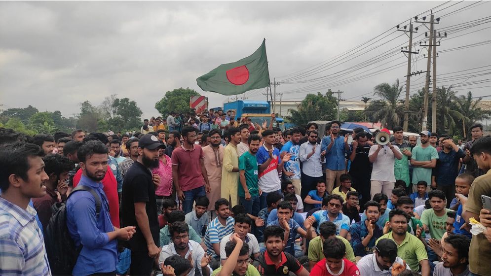 কোটা পুনর্বহালের প্রতিবাদে কুবি শিক্ষার্থীদের বিক্ষোভ, ঢাকা-চট্টগ্রাম মহাসড়ক অবরোধ