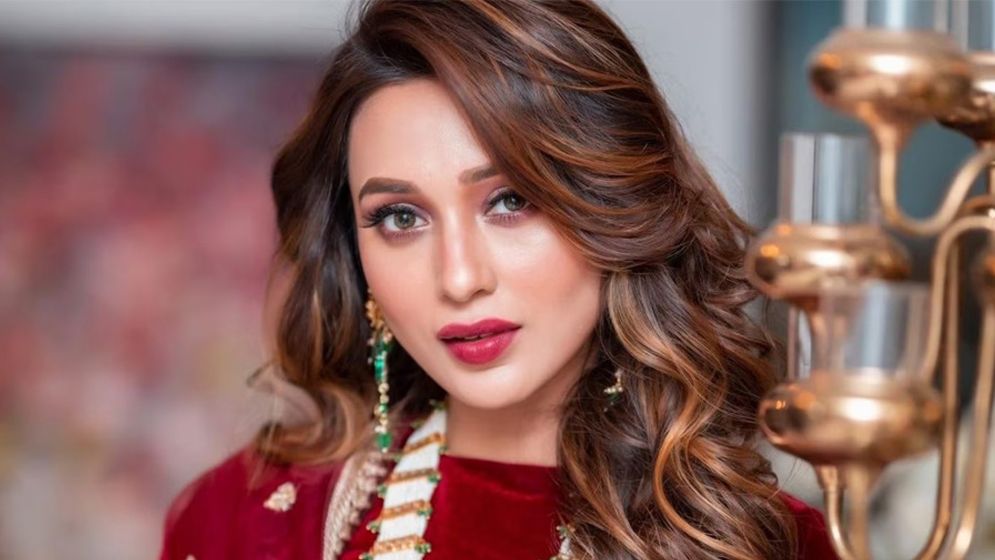 ‘তুফান’ নিয়ে ট্রলকারীদের জবাব দিলেন মিমি