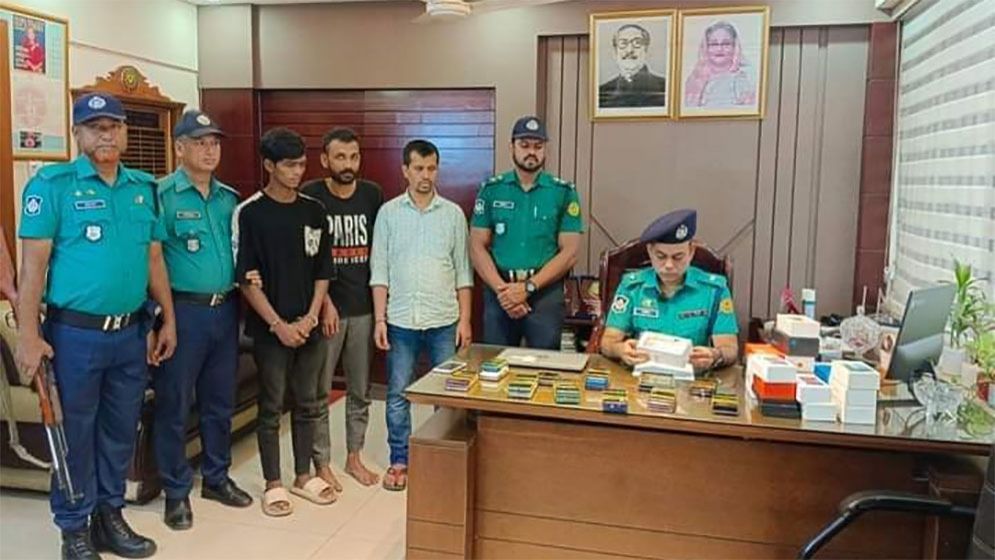 মোবাইল চোর চক্রের ৩ সদস্য গ্রেপ্তার