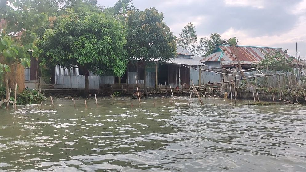 নদীর পানি কমলেও হাওরপাড়ের ভোগান্তি কমেনি
