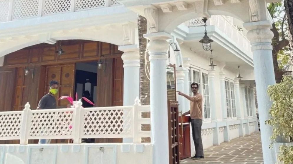 যেভাবে নিজের বাংলো সাজিয়েছেন নওয়াজ
