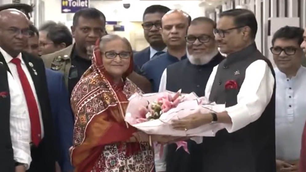 দেশে ফিরেছেন প্রধানমন্ত্রী