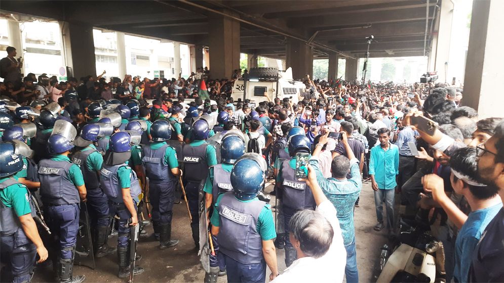 শাহবাগে ধৈর্যের পরিচয় দিয়েছে পুলিশ: ডিএমপি