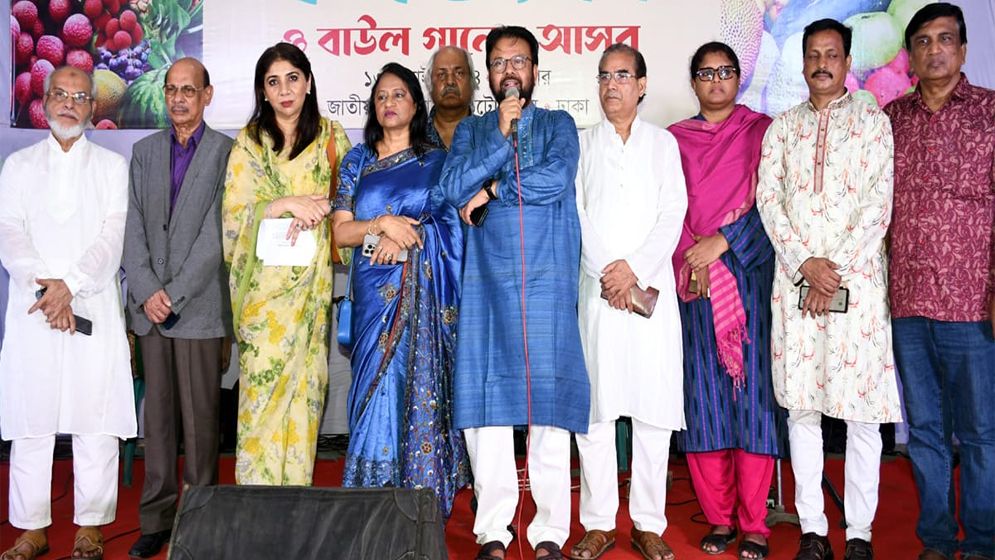 নতুন প্রজন্মের কাছে দেশীয় ফলের পরিচয় তুলে ধরতে হবে