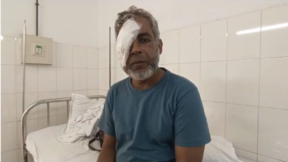 জাবিতে ছাত্রলীগ-আন্দোলনকারী-পুলিশ ত্রিমুখী সংঘর্ষে অধ্যাপক এলাহি গুরুতর আহত