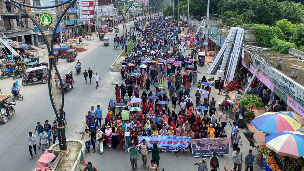 রাবি ও রুয়েট শিক্ষার্থীদের মহাসড়ক অবরোধ