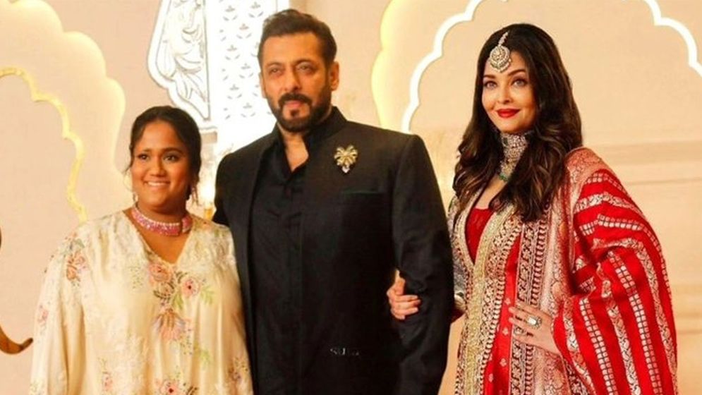 সালমানের হাত ধরে ছবি তুললেন ঐশ্বরিয়া?