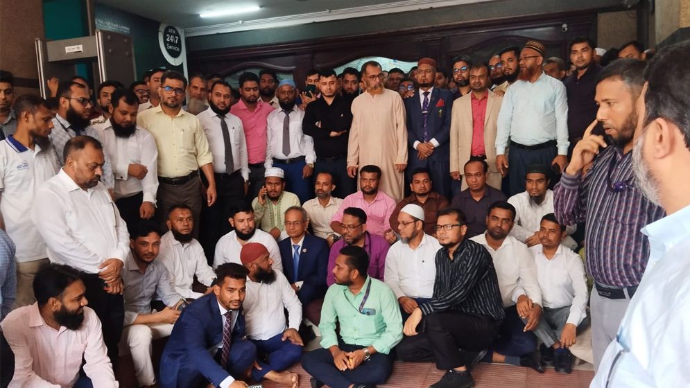 সোনালী লাইফের বরখাস্তকৃত কর্মকর্তাদের পুনর্বহালসহ ৬ দাবি