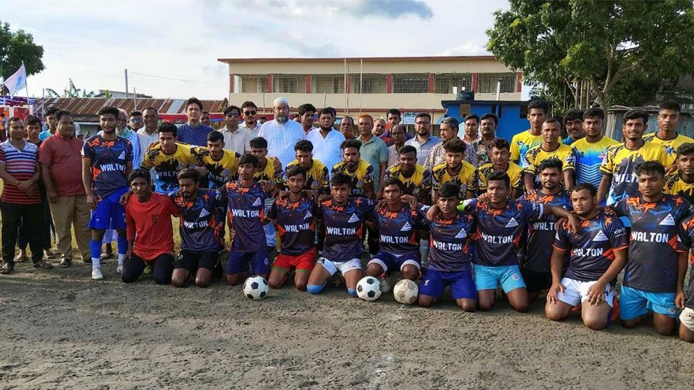 ওয়ালটনের উদ্যোগে কুষ্টিয়ায় দিনব্যাপী ফুটবল টুর্নামেন্ট