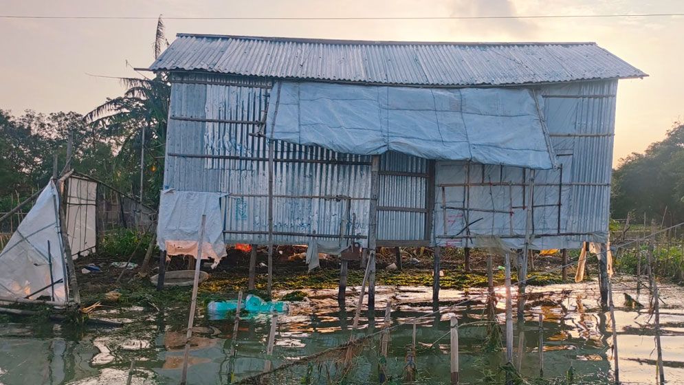 'বন্যায় আমার সব শেষ'