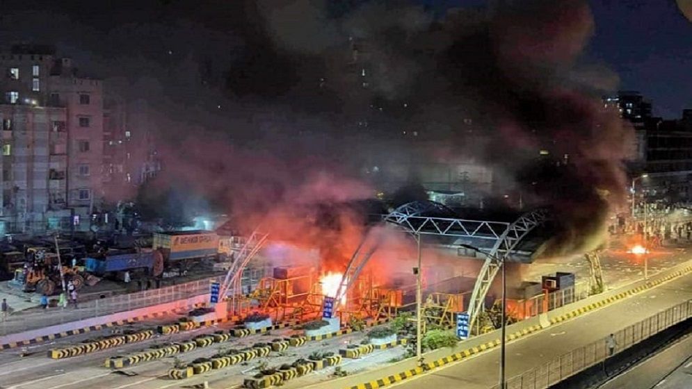 কাজলা থেকে শনিরআখড়া রণক্ষেত্র, হানিফ ফ্লাইওভারে আগুন