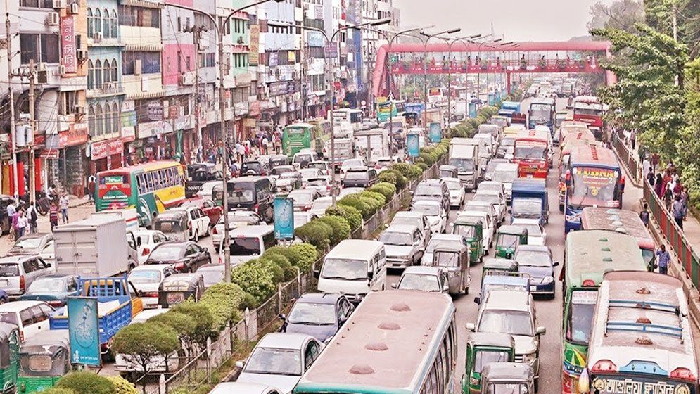 শিক্ষার্থীদের অবরোধে রাজধানীতে তীব্র যানজট, দুর্ভোগে মানুষ