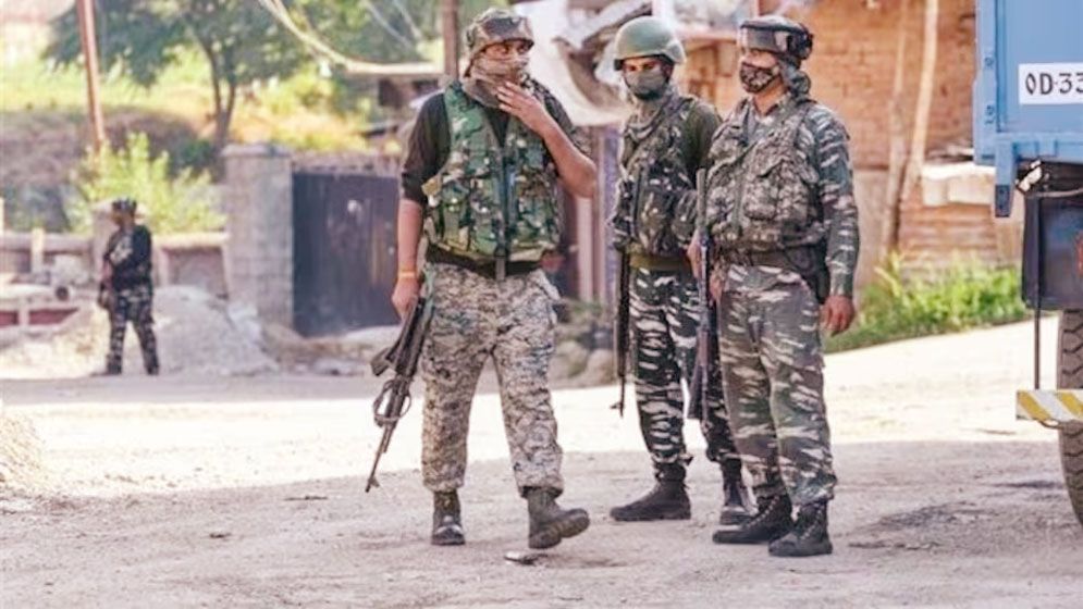 জম্মু-কাশ্মীরে গোলাগুলি: ভারতীয় সেনা ও পাকিস্তানি নিহত