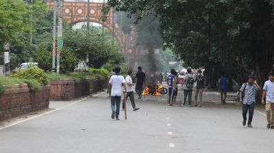 ঢাবি রণক্ষেত্র, আহত ৪০, গুলিবিদ্ধ অনেকে