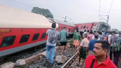 কলকাতা-মুম্বাইগামী ট্রেন লাইনচ্যুত