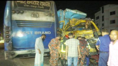 বগুড়ায় বাস-কাভার্ড ভ্যানের সংঘর্ষে নিহত ৪
