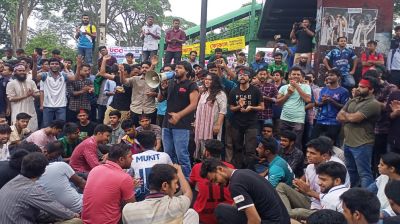 জাবি শিক্ষার্থীদের ঢাকা-আরিচা মহাসড়ক অবরোধ