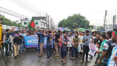 যবিপ্রবি শিক্ষার্থীরা সড়কে,  উত্তরবঙ্গের সঙ্গে যোগাযোগ বন্ধ 