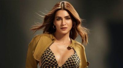 নির্জন দ্বীপে প্রেমিকের সঙ্গে একান্ত সময় কাটাচ্ছেন কৃতি!