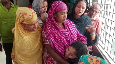 চন্দ্রগঞ্জে যাত্রীবাহী বাসচাপায় দাদা-নাতনি নিহত