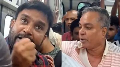 মেট্রোরেলে এক যাত্রীকে কামড়ে দিলো আরেক যাত্রী