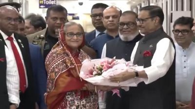 দেশে ফিরেছেন প্রধানমন্ত্রী