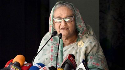 সহিংসতায় আহতদের দেখতে পঙ্গু হাসপাতালে প্রধানমন্ত্রী
